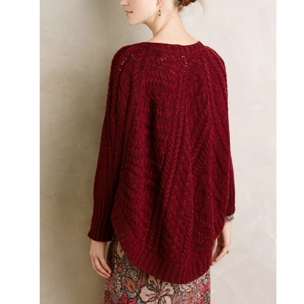 ANGEL OF THE NORTH curved cables poncho sweater